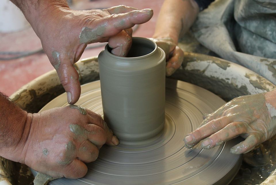 Corsi di ceramica: foggiatura dell'argilla - Liberati